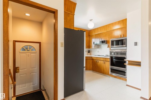6203 87 Avenue, Edmonton, AB 