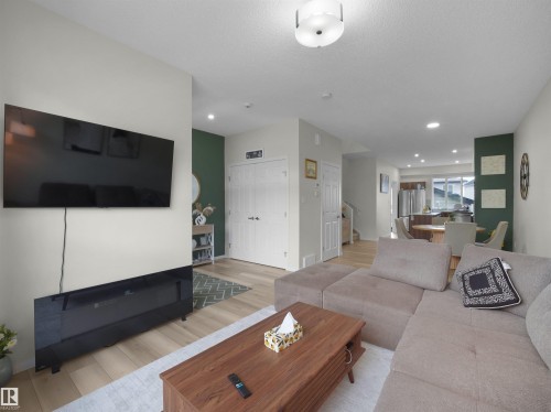 Open concept living area with light wood-finish flooring - 5022 Kinney Link Sw, Edmonton, AB 