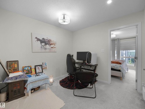 Light gray wall paint with matching gray carpeting - 5022 Kinney Link Sw, Edmonton, AB 