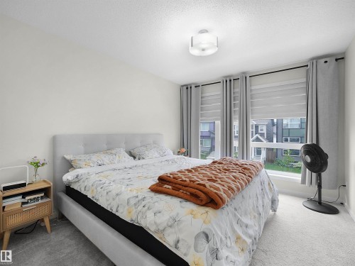 Bedroom featuring light-colored walls and grey carpet flooring - 5022 Kinney Link Sw, Edmonton, AB 