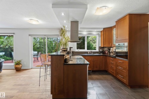 1832 104A Street, Edmonton, AB 