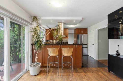 1832 104A Street, Edmonton, AB 
