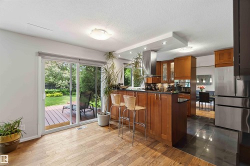 1832 104A Street, Edmonton, AB 
