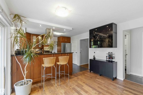 1832 104A Street, Edmonton, AB 