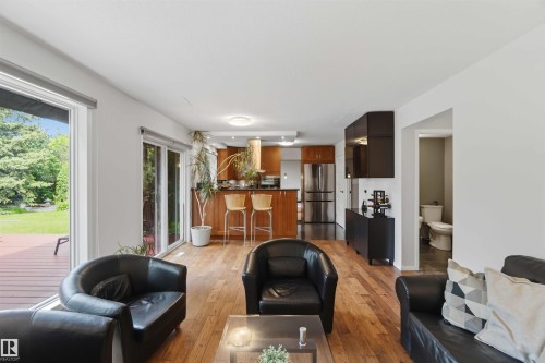 1832 104A Street, Edmonton, AB 