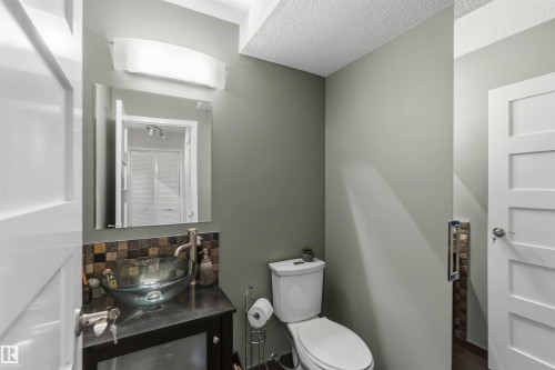 1832 104A Street, Edmonton, AB 