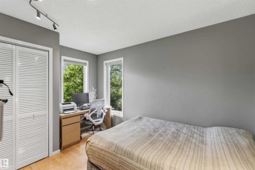 1832 104A Street, Edmonton, AB 