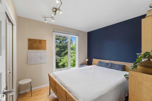 1832 104A Street, Edmonton, AB 
