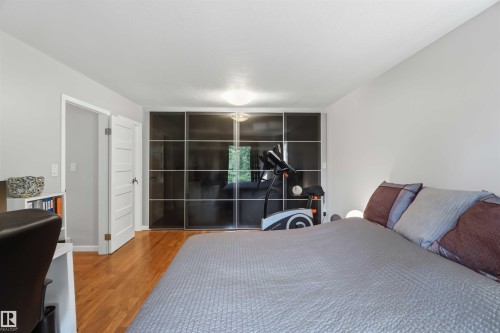 1832 104A Street, Edmonton, AB 