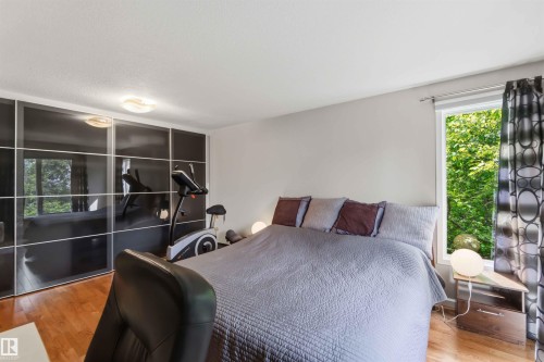 1832 104A Street, Edmonton, AB 