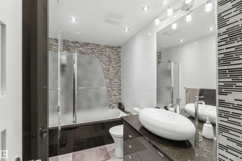 1832 104A Street, Edmonton, AB 