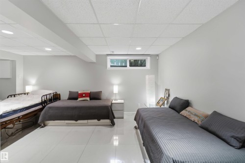 1832 104A Street, Edmonton, AB 