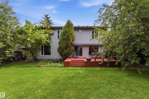 1832 104A Street, Edmonton, AB 