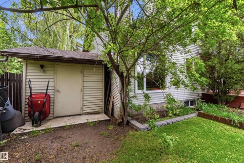 1832 104A Street, Edmonton, AB 
