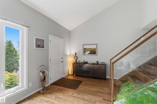 1832 104A Street, Edmonton, AB 