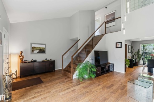 1832 104A Street, Edmonton, AB 