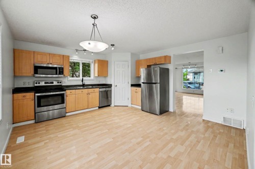14014 158A Avenue, Edmonton, AB 