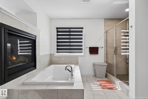 Bathroom - 704 39 Street, Edmonton, AB 