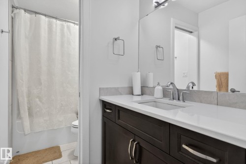 Bathroom - 704 39 Street, Edmonton, AB 