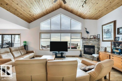 Your favorite gathering space - 275 Poplar Crescent, Rural Wetaskiwin County, AB - Indoor Photo Showing Living Room