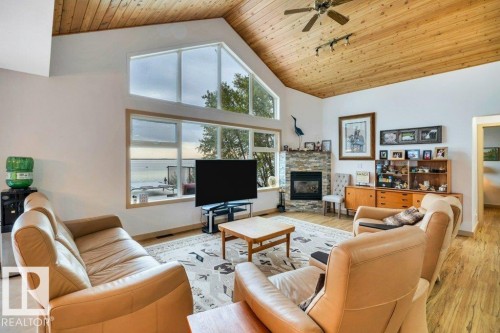 275 Poplar Crescent, Rural Wetaskiwin County, AB - Indoor