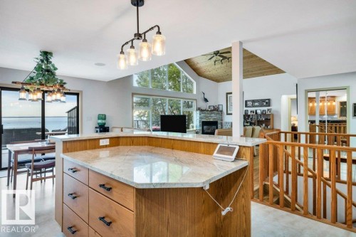 Open-concept living space - 275 Poplar Crescent, Rural Wetaskiwin County, AB - Indoor