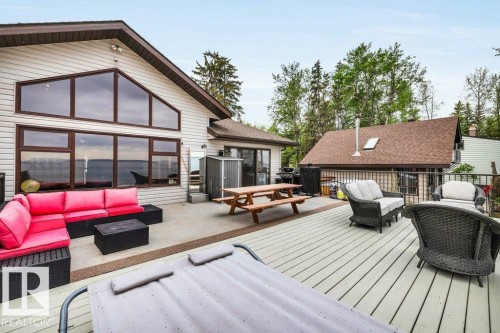 275 Poplar Crescent, Rural Wetaskiwin County, AB - Indoor Photo Showing Bedroom