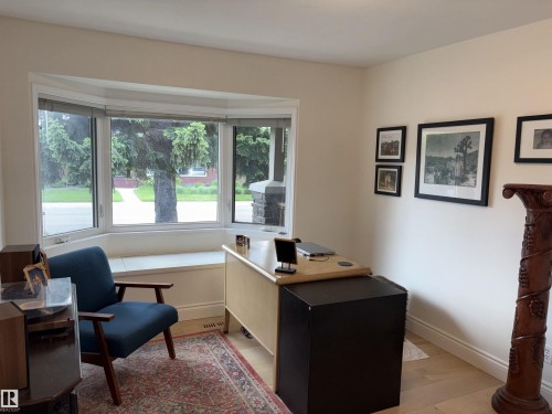 Bay window with a built-in window seat and light wood-finish flooring - 14016 85 Avenue, Edmonton, AB 