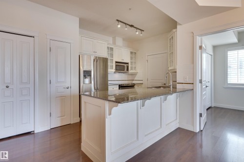 521 10333 112 Street, Edmonton, AB 