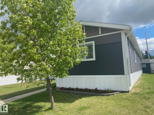 4809 49 Avenue, Wetaskiwin, AB 