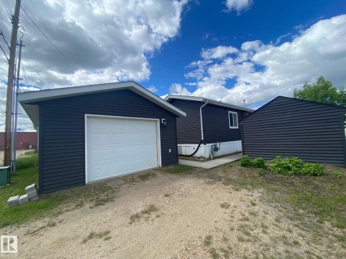 4809 49 Avenue, Wetaskiwin, AB 