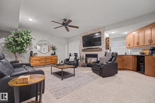 33 841 156 Street, Edmonton, AB 
