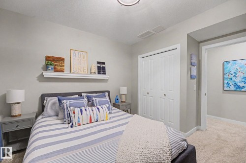 33 841 156 Street, Edmonton, AB 