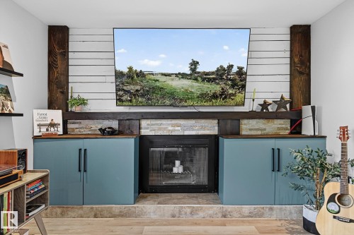 Main level family room - 9 Millgrove Drive, Spruce Grove, AB 