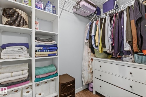 Ensuite walk in closet - 9 Millgrove Drive, Spruce Grove, AB 