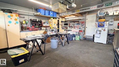 Garage concrete floor with recycled rubber coating - 9 Millgrove Drive, Spruce Grove, AB 