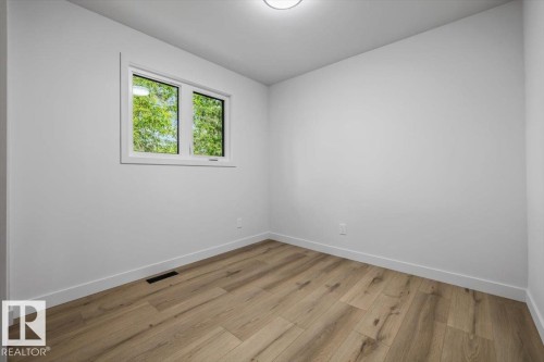 Room featuring light wood-finish flooring, white baseboards, and neutral wall tones - 7 Glacier Place, St. Albert, AB 