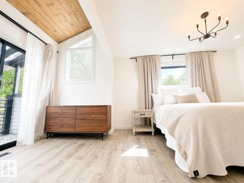 Vaulted wood-finish ceiling accentuates this space featuring light wood-finish flooring - 38 Woodcrest Avenue, St. Albert, AB 