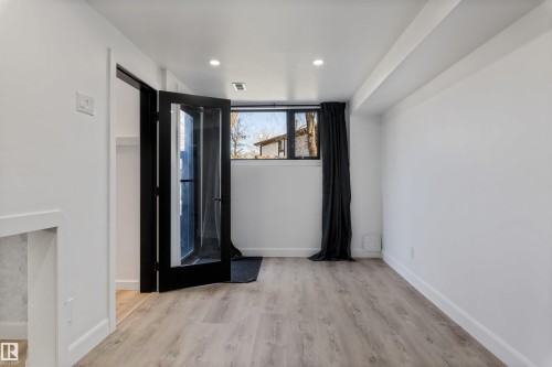 Empty room - 38 Woodcrest Avenue, St. Albert, AB 