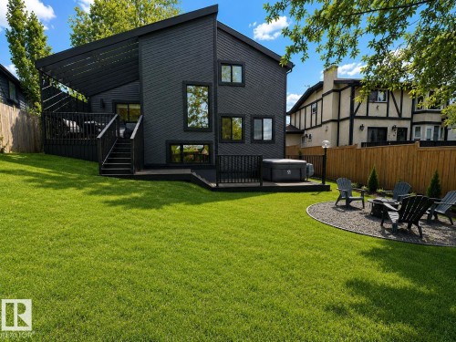 Expansive green lawn providing abundant outdoor space - 38 Woodcrest Avenue, St. Albert, AB 