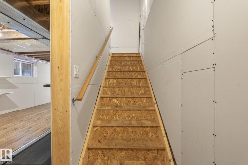 Stairs - 6927 Cardinal Wynd, Edmonton, AB 