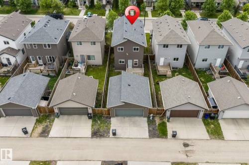 Two-story residence with a gabled roof and light gray siding - 6927 Cardinal Wynd, Edmonton, AB 