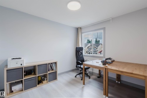 Neutral-toned room with light wood-finish flooring - 21223 58 Avenue, Edmonton, AB 