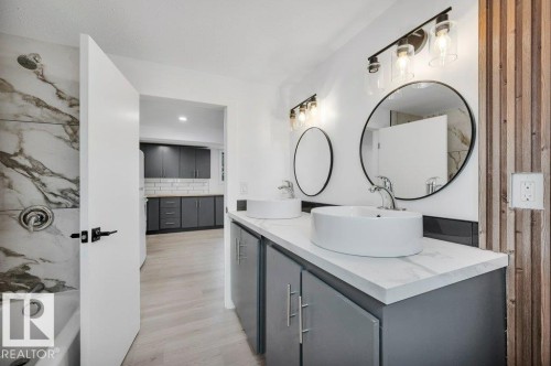 8712 89 Avenue, Edmonton, AB 