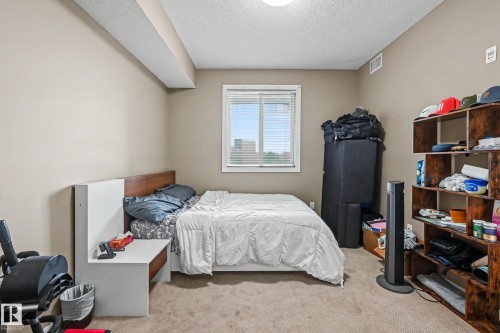 Room with neutral wall paint and textured carpet flooring - 402 8730 82 Avenue, Edmonton, AB 