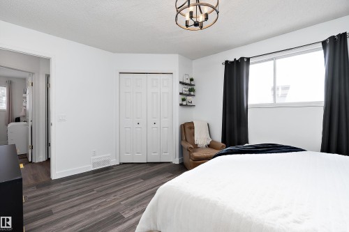 49 Deerbourne Drive, St. Albert, AB - Indoor Photo Showing Bedroom