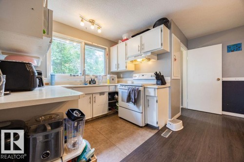 1033 Strathcona Dr, Sherwood Park, AB 