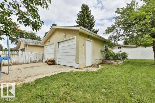 1033 Strathcona Dr, Sherwood Park, AB 
