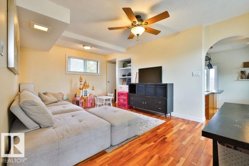 1309 56 St, Edmonton, AB 