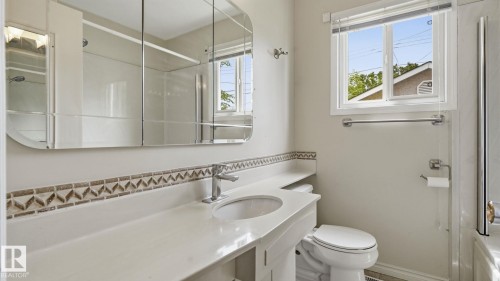 Bathroom - 13008 105 Street Nw, Edmonton, AB 
